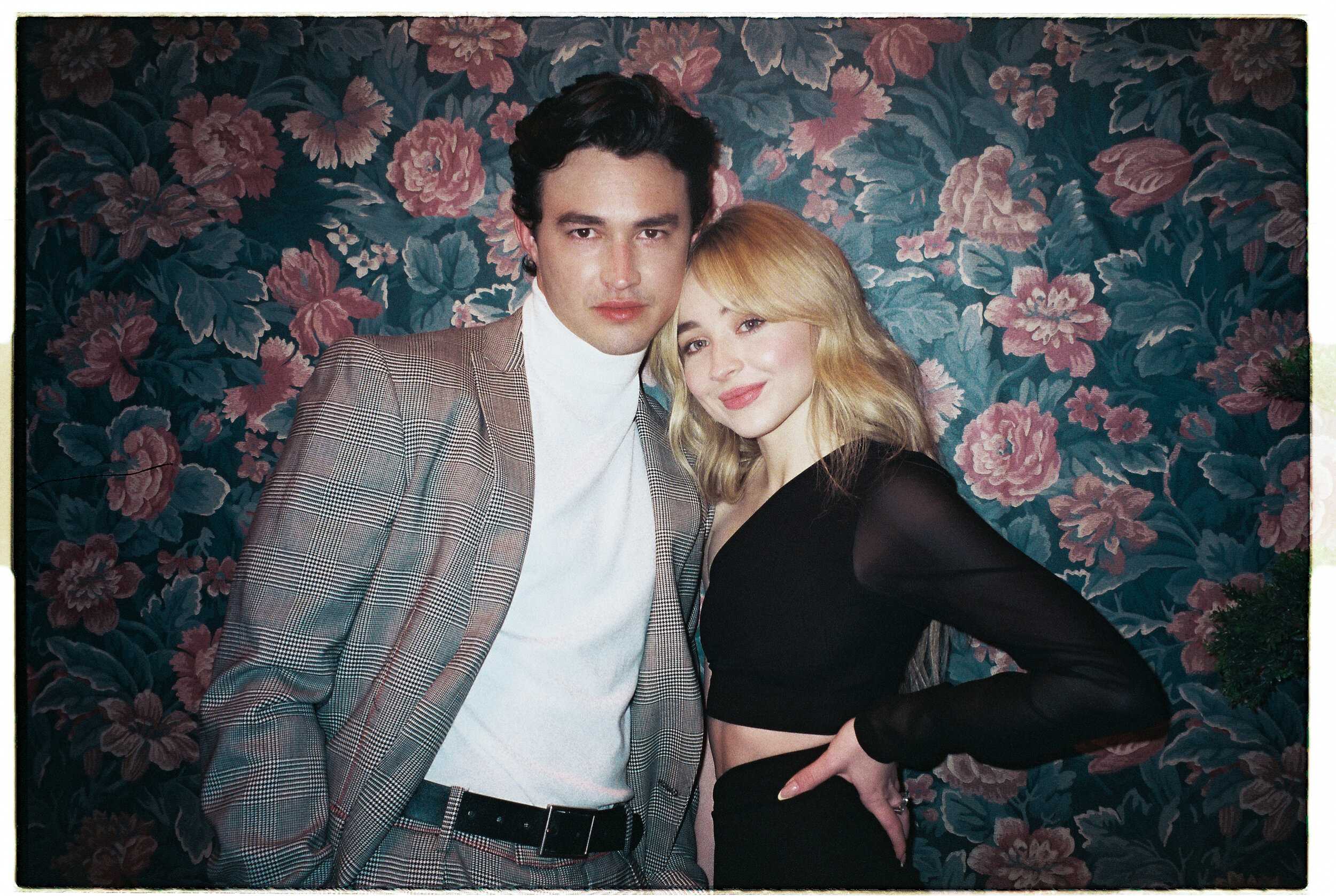 Sabrina carpenter bio, affair, single, net worth, ethnicity, age