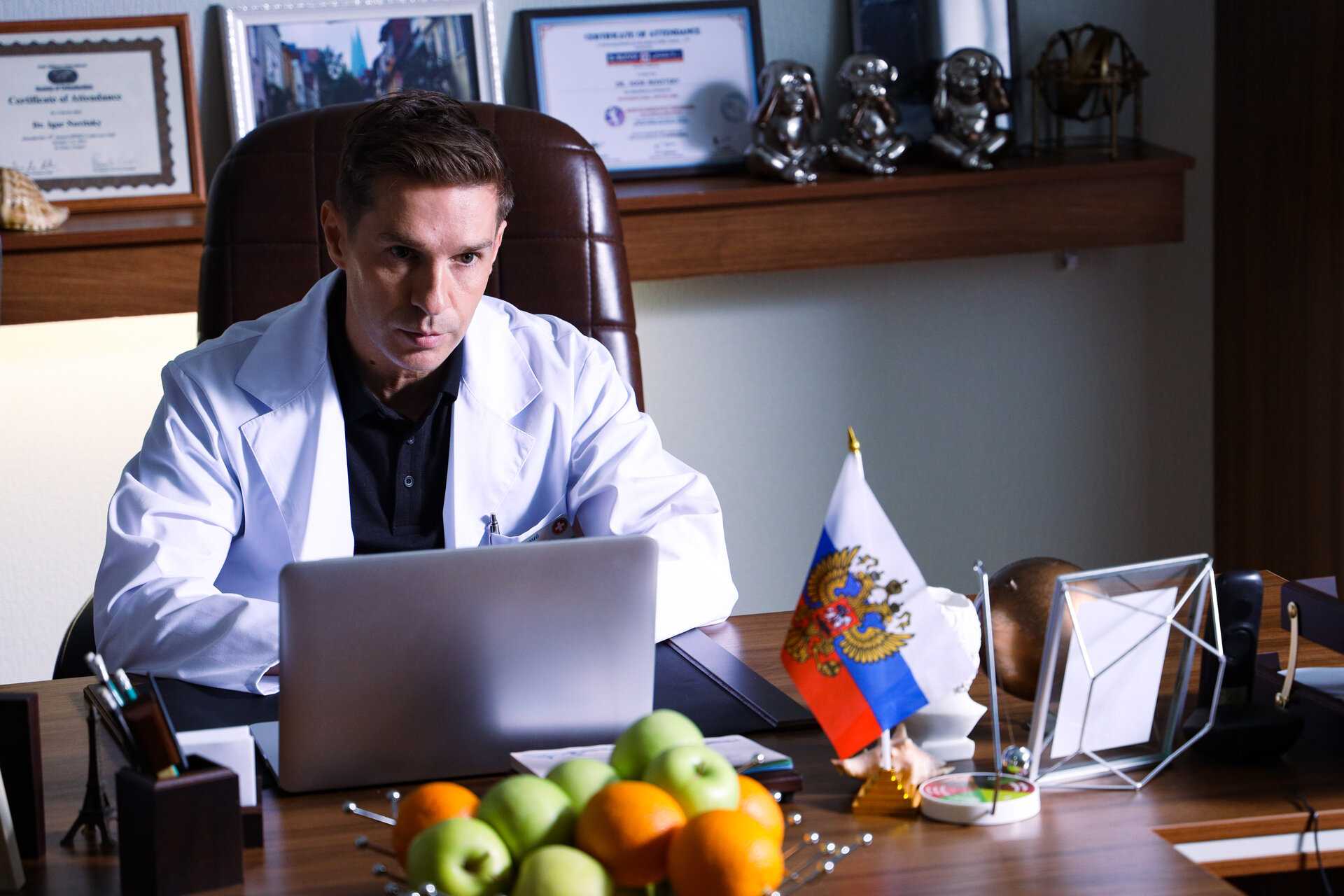 О чем сериал «доктор краснов» (2023) сюжет, содержание серий