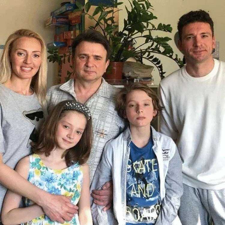 Антон хабаров: тернистый путь в искусство и семейное счастье популярного красавца-актера - вкус популярности