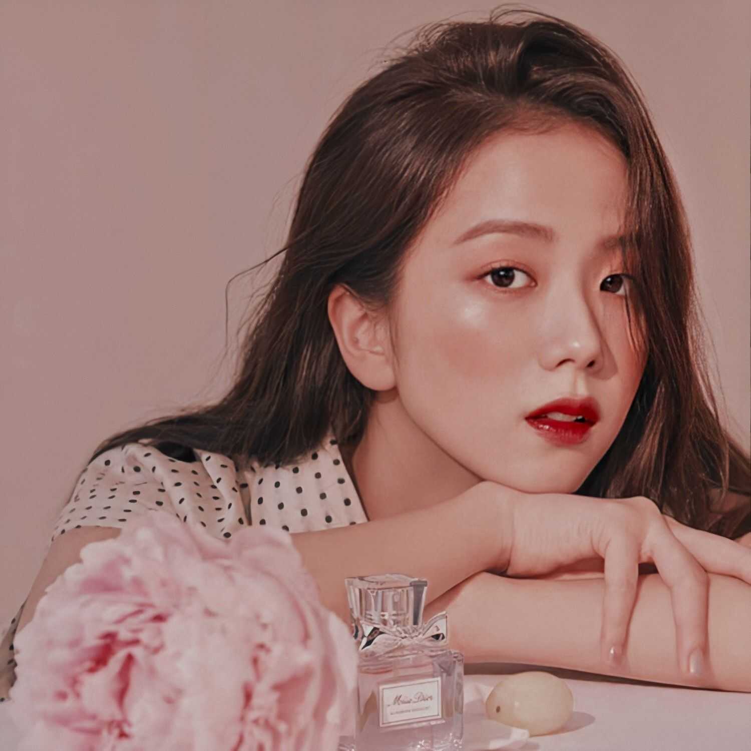Jisoo kim biography