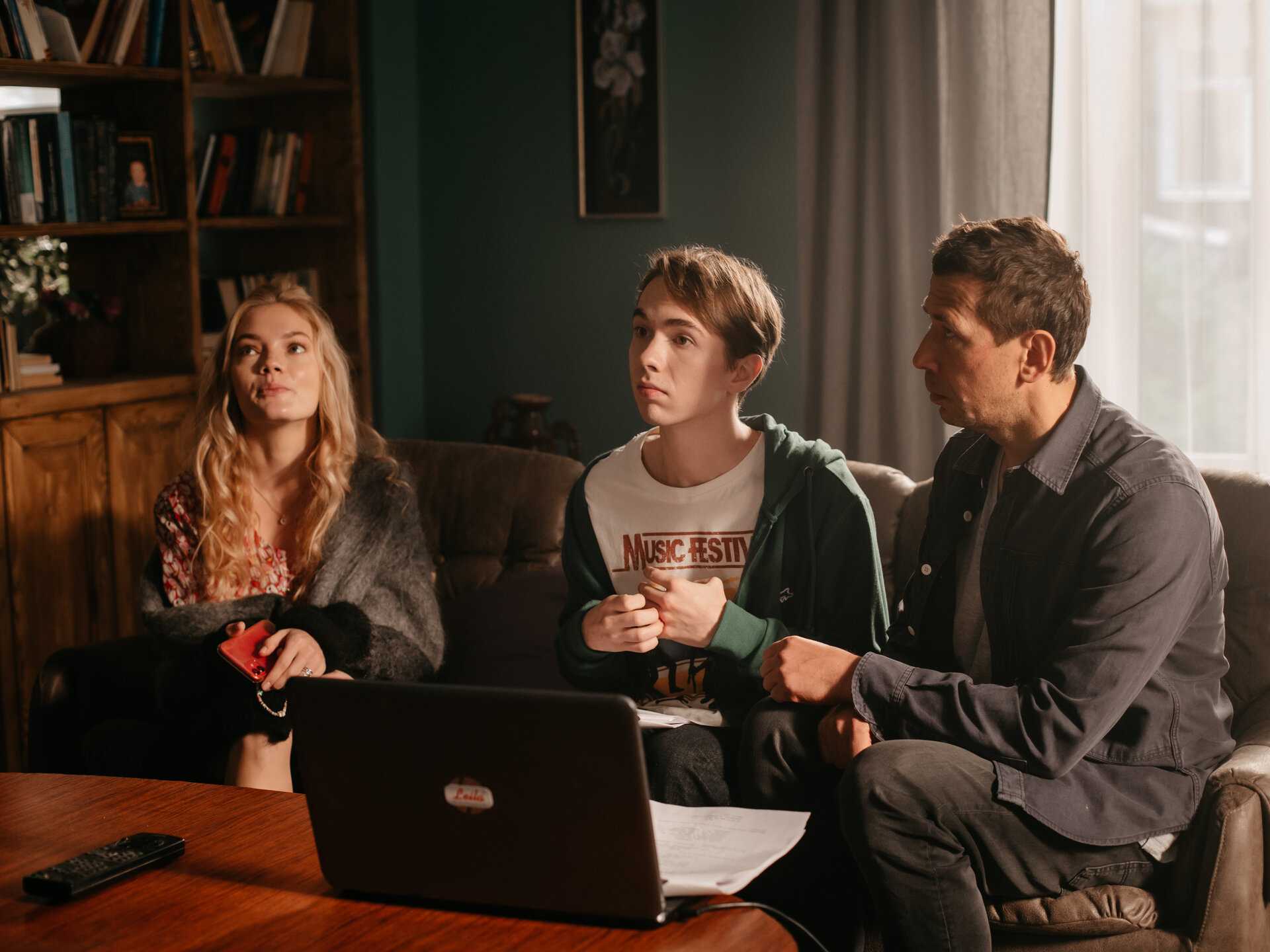У всех же такое было…?: рецензия на сериал «трепачи» (2023) | после титров
