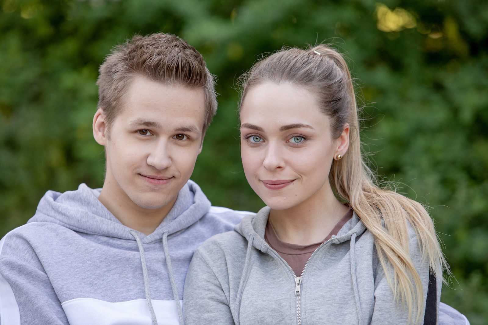 Все актёры сериала родители так и живём