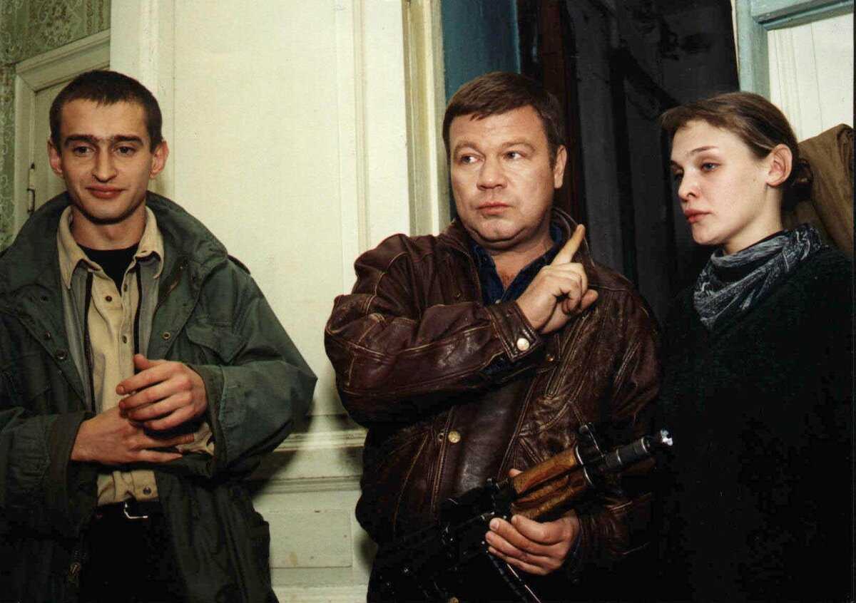 Список топ 10 лучших русских фильмов про бандитов 90-х