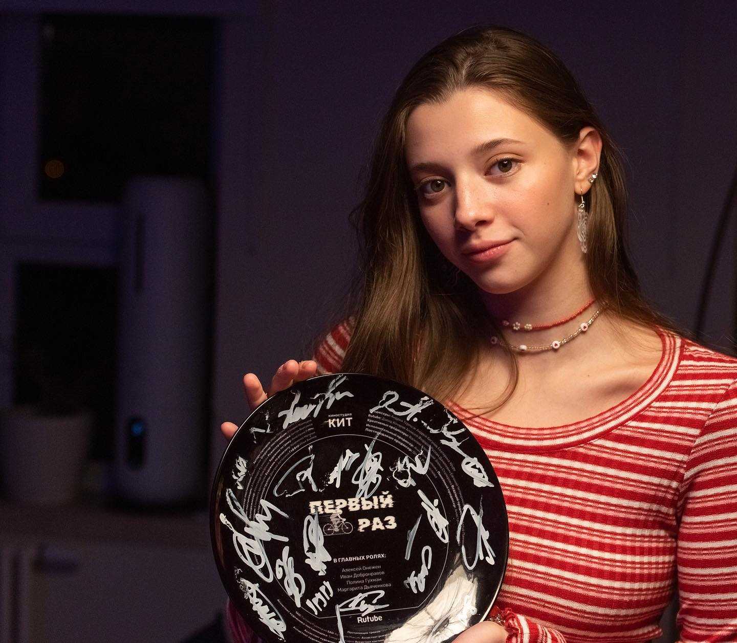 Полина гухман: биография, возраст, где снималась, родители, парень, сестра