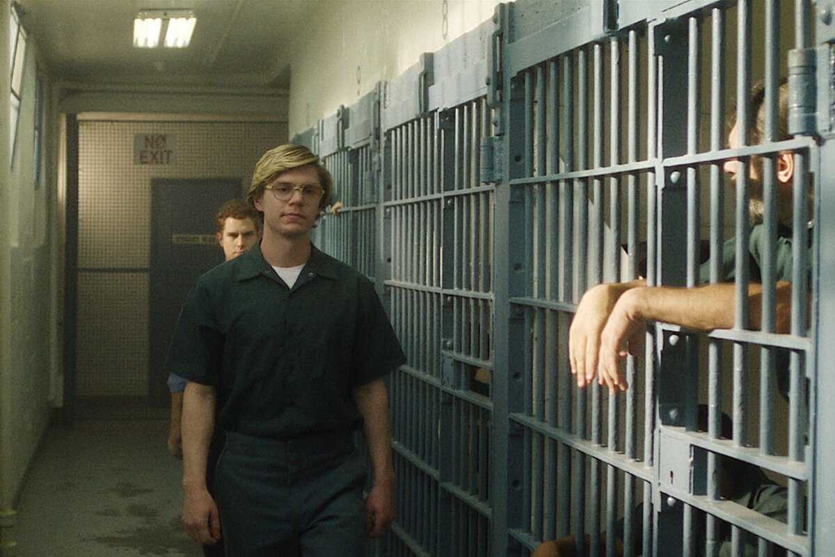 Топ 5 сериалов про серийных убийц 2022 года, обязательных к просмотру